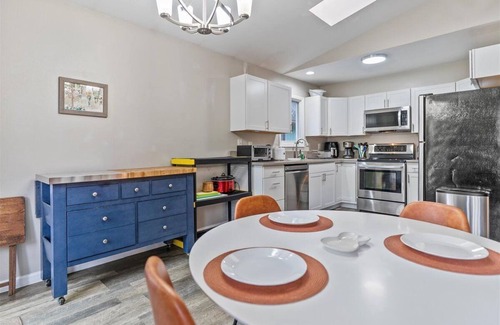 University Area House | Peaceful Anchorage Stay Near Ocean & Attractions