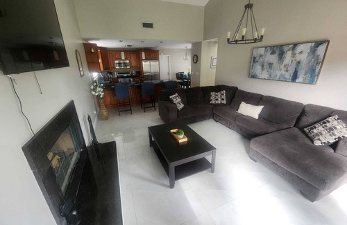 Greater Northdale House | Peaceful and convenient 4-bedroom house in lovely Tampa with AC