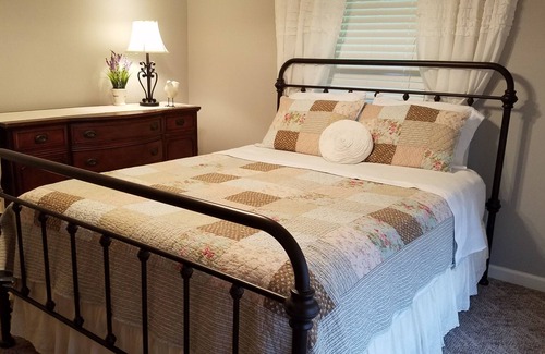 Hixson Cottage | Peaceful and Convenient, go from country road to downtown in just minutes!