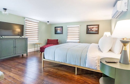 Lambertville House | Peaceful and Cozy Room Combo in Lambertville