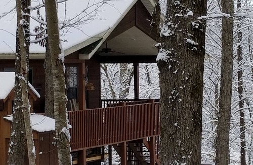 Gatlinburg - Pigeon Forge Cabin | Peaceful and Private Cabin with amazing mountain views and large hot tub!