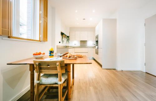 Tower Hamlets Apartment | Peaceful Apartment in East End