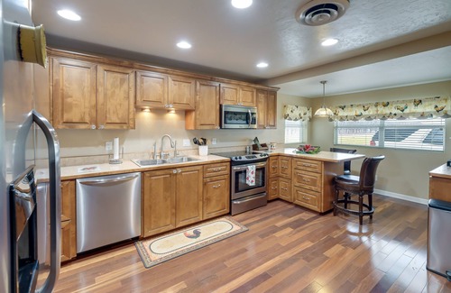Lakewood House | Peaceful Artesia Vacation Rental w/Orchard Views!