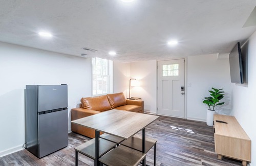 Tucker House | Peaceful Basement, Tucker-GA
