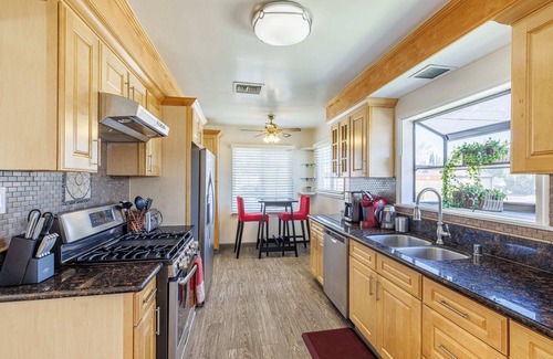 Winnetka House | *Peaceful & Beautiful! Pool, Firepit, BBQ, Central