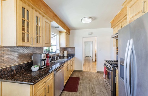 Winnetka House | *Peaceful & Beautiful! Pool, Firepit, BBQ, Central