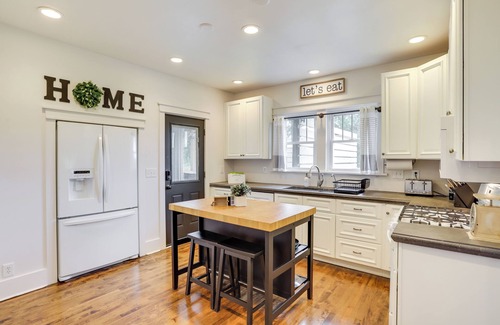 Benton Harbor House | Peaceful Benton Harbor Getaway Near Lake Michigan!