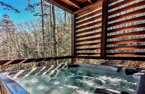 Epworth Cabin | Peaceful Blue Ridge Mtn Cabin-Gated, WiFi, Hot Tub, Fire Pit, Game Room