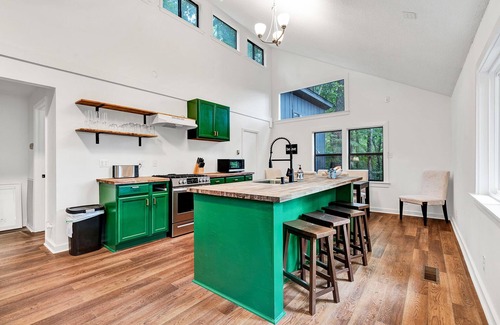 Sewanee House | Peaceful Bluff Bungalow in The Woods
