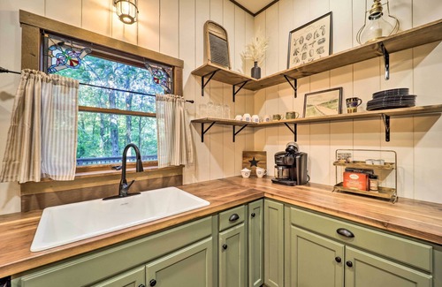 Boone Cabin | Peaceful Boone Cabin w/Deck & Forest Views!