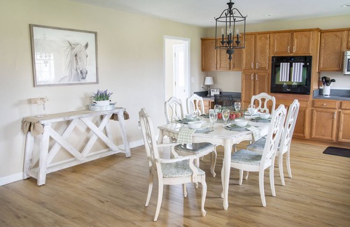 Cleveland House | Peaceful Brick Farmhouse Retreat