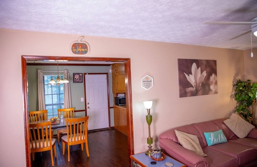 Church Street House | Peaceful Bungalow Getaway 10min Airport & Downtown