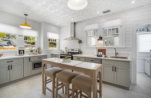 Bradenton House | Peaceful Bungalow Near Ana Maria Island Ferry, 2BR, Parking, WiFi, Outdoor Space