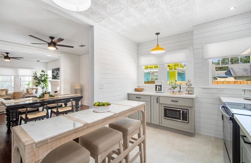 Bradenton House | Peaceful Bungalow Near Ana Maria Island Ferry, 2BR, Parking, WiFi, Outdoor Space