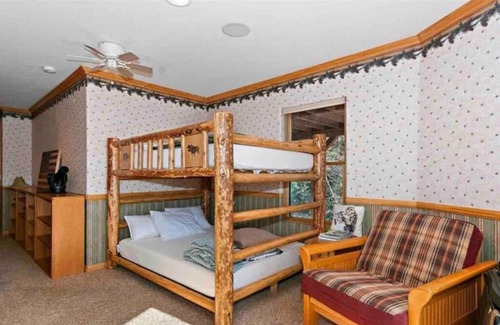 Whispering Forest House | Peaceful Cabin Home with Breathtaking View!