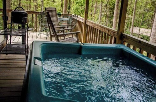 Skyland Cabin | Peaceful cabin in the mountains/w hot tub
