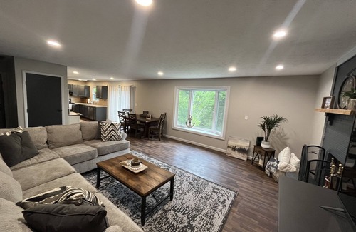 Williamstown Cottage | Peaceful Cabin in Cove on Williamstown Lake 7 miles from Ark Encounter