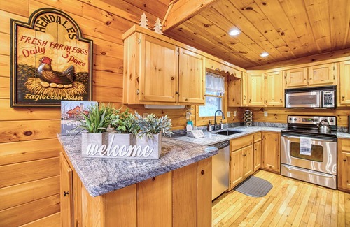 Morganton Cabin | Peaceful Cabin Retreat - Hot Tub - Gameroom