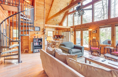 Epworth Cabin | Peaceful Cabin w/Hot Tub: 11 Mi to Blue Ridge!