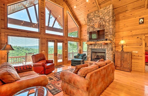 Boswell House | Peaceful Cabin with Deck and Scenic Mtn Views!