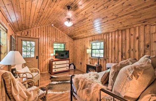 Clayton Apartment | Peaceful Clayton Carriage House with Fire Pit!