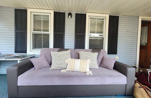 Greenport Cottage | Peaceful, clean cottage, 10 min walk to town. Monthly rates. Fenced backyard
