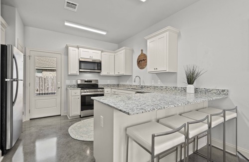 Walker Apartment | Peaceful & Convenient 2 Bed 2 Bath Apartment for you short/mid term cirucmstance
