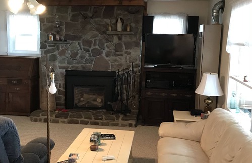 Fancher Cottage | Peaceful cottage on Lake Ontario