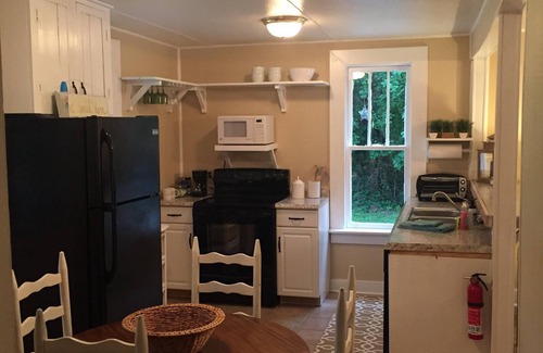 Ashland City Cottage | Peaceful Cottage Retreat Near Nashville!