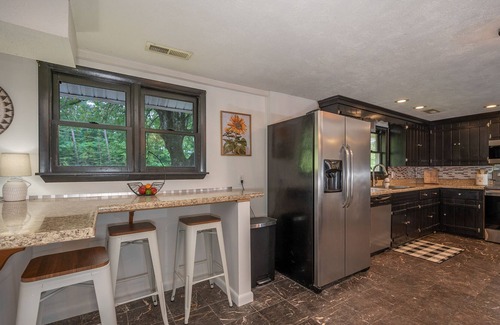 Mill Spring House | Peaceful country house with fireplace and firepit