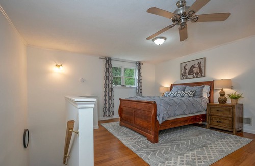 Mill Spring House | Peaceful country house with fireplace and firepit
