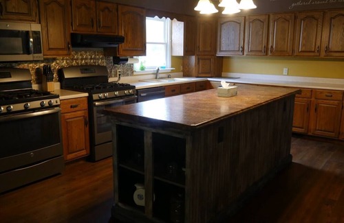 Thompsonville House | Peaceful Country Escape Pond & Private Hot Tub