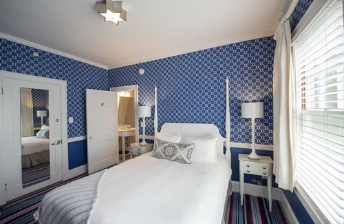 Kennebunkport Hotel | Peaceful Couple Stay in Downtown Kennebunkport | Short Drive to Kennebunk Beach