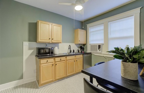 Central Midtown Apartment | Peaceful Cozy Abode in Great Midtown Location!