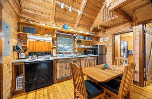 Dahlonega Cabin | Peaceful Creekside Cabin in Dahlonega, GA with Hot Tub