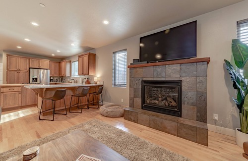 Eureka House | Peaceful dog-friendly house with fast WiFi, fireplace, and washer/dryer