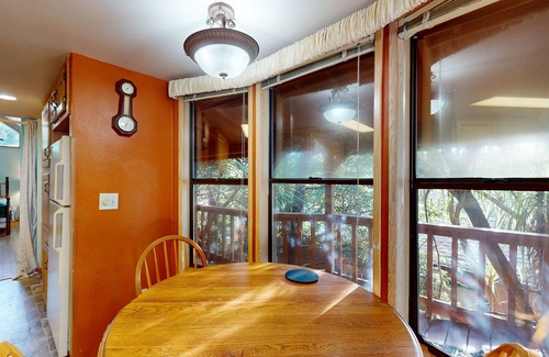 Brookings Cabin | Peaceful dog-friendly cabin on the coast with great deck views