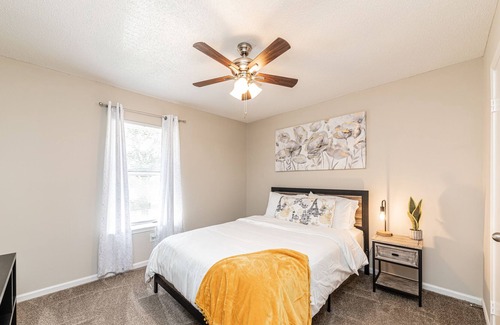 Earlewood Apartment | Peaceful Downtown Getaway! | Soda City's Finest!