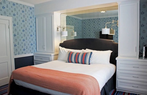 Kennebunkport Hotel | Peaceful Downtown Spot Perfect For Couple Stay | Free Breakfast
