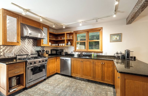 East Chop House | Peaceful East Chop Vineyard 5-BR 3-BA home, AC, large yard, Guest apt add-on.