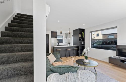 Edgeware Apartment | Peaceful Elegant Designated Park King Bed