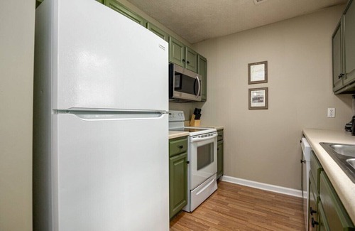 Sevierville Condo | Peaceful Escape: 2BR Retreat w/Private Hot Tub!