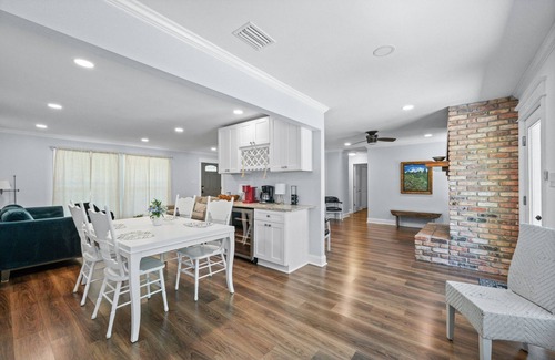 Fairhope House | Peaceful Fairhope Retreat-large home on 1 acre lot!