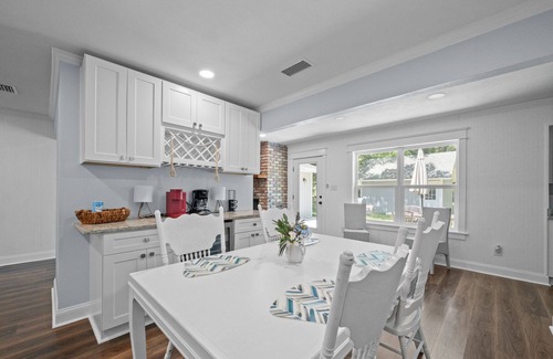 Fairhope House | Peaceful Fairhope Retreat-large home on 1 acre lot!