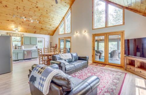 Warrensburg House | Peaceful Family Cabin on Schroon River!