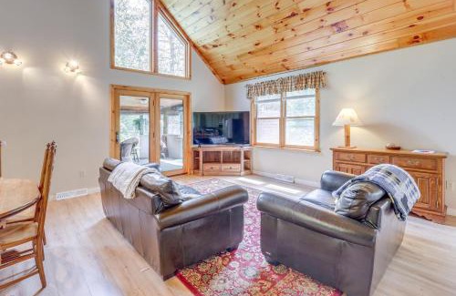 Warrensburg House | Peaceful Family Cabin on Schroon River!