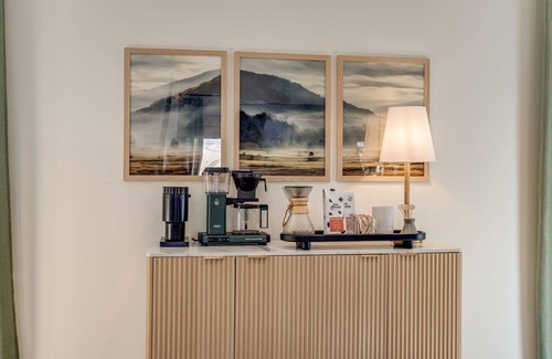 Oakley House | Peaceful Family-Friendly Cottage near Biltmore + DT