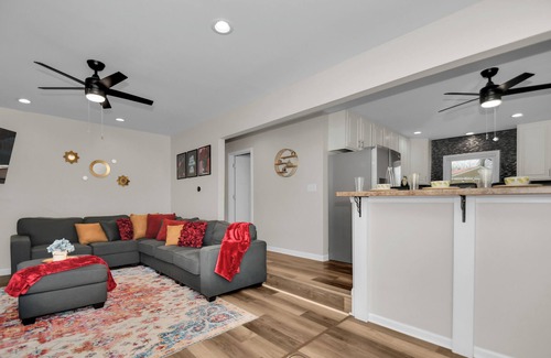 Lake Villa House | Peaceful Family & Fur-Friendly home near Navy Base, Gurnee Mills, Six Flags.