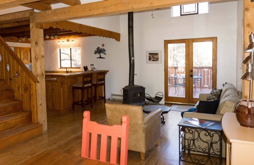 Canada de los Alamos House | Peaceful Forest Home - Comfy and Well-equipped