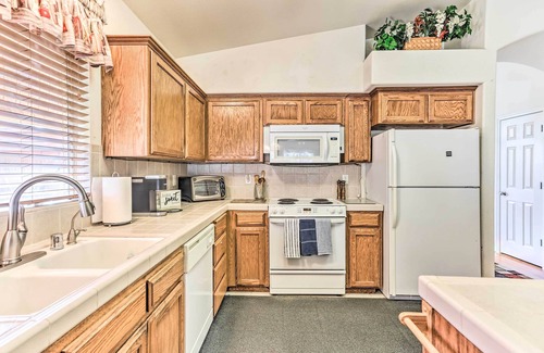 Fresno House | Peaceful Fresno Home, Near Popular Wineries!